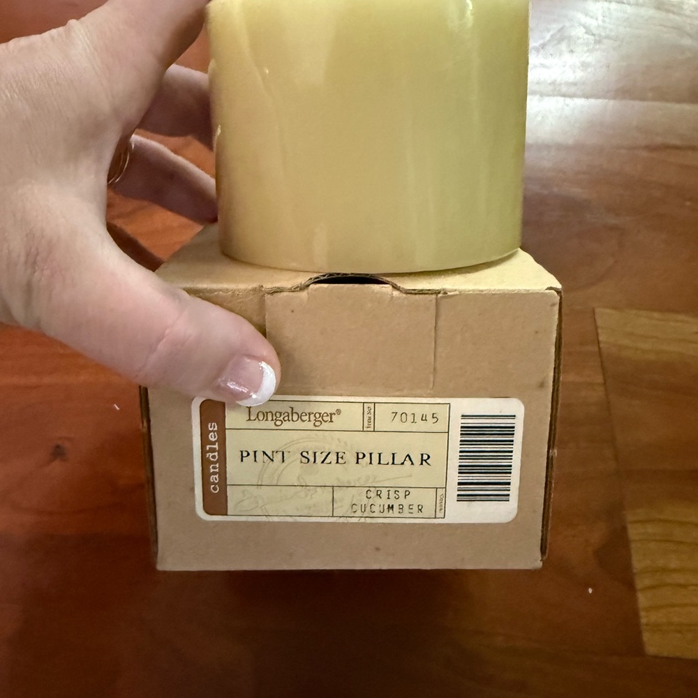 Longaberger Crisp Cucumber pint size pillar Candle